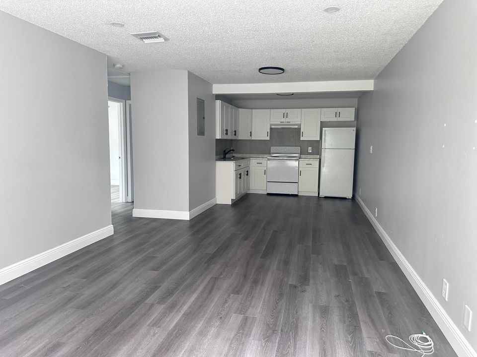 For Rent: $2,200 (2 beds, 1 baths, 3195 Square Feet)