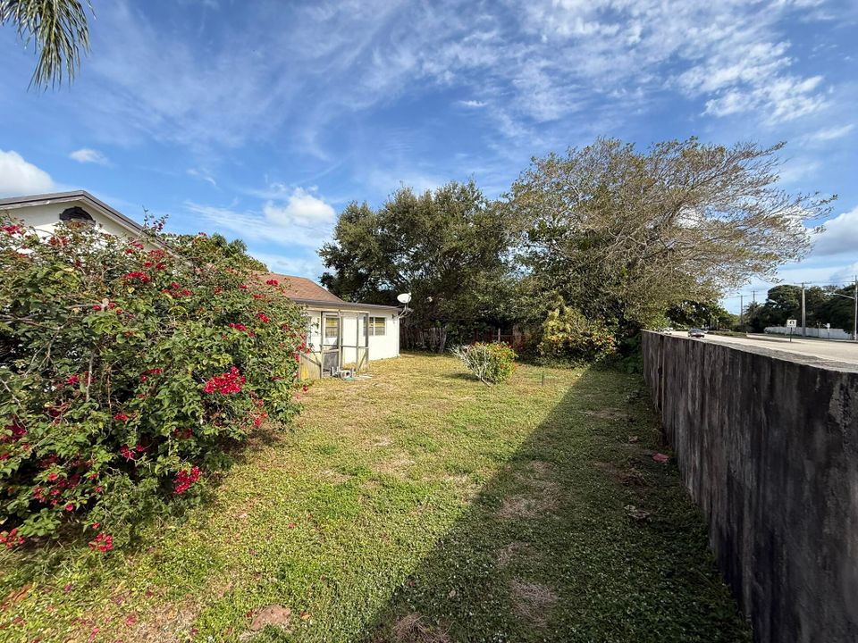 For Sale: $550,000 (3 beds, 2 baths, 1871 Square Feet)