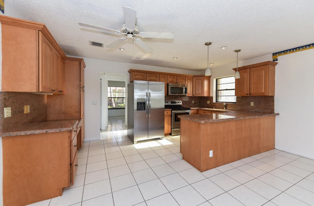 For Sale: $460,000 (3 beds, 2 baths, 1610 Square Feet)