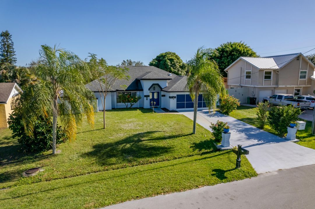 For Sale: $460,000 (3 beds, 2 baths, 2003 Square Feet)