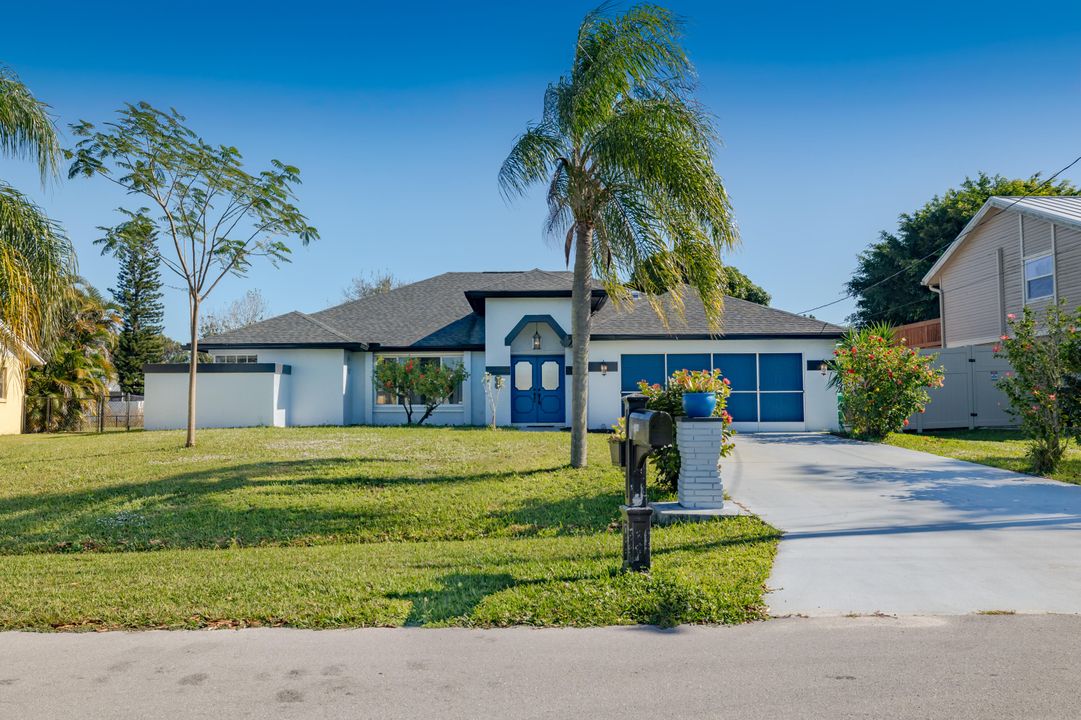 For Sale: $460,000 (3 beds, 2 baths, 2003 Square Feet)