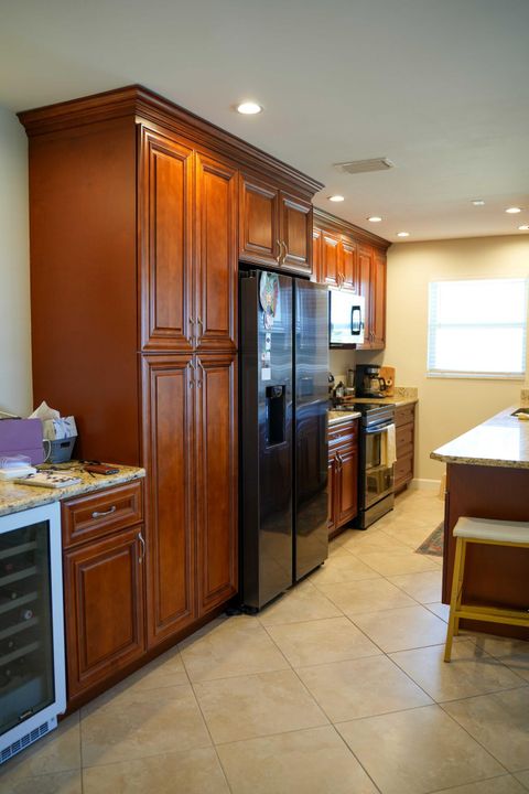 For Sale: $255,000 (2 beds, 2 baths, 1104 Square Feet)