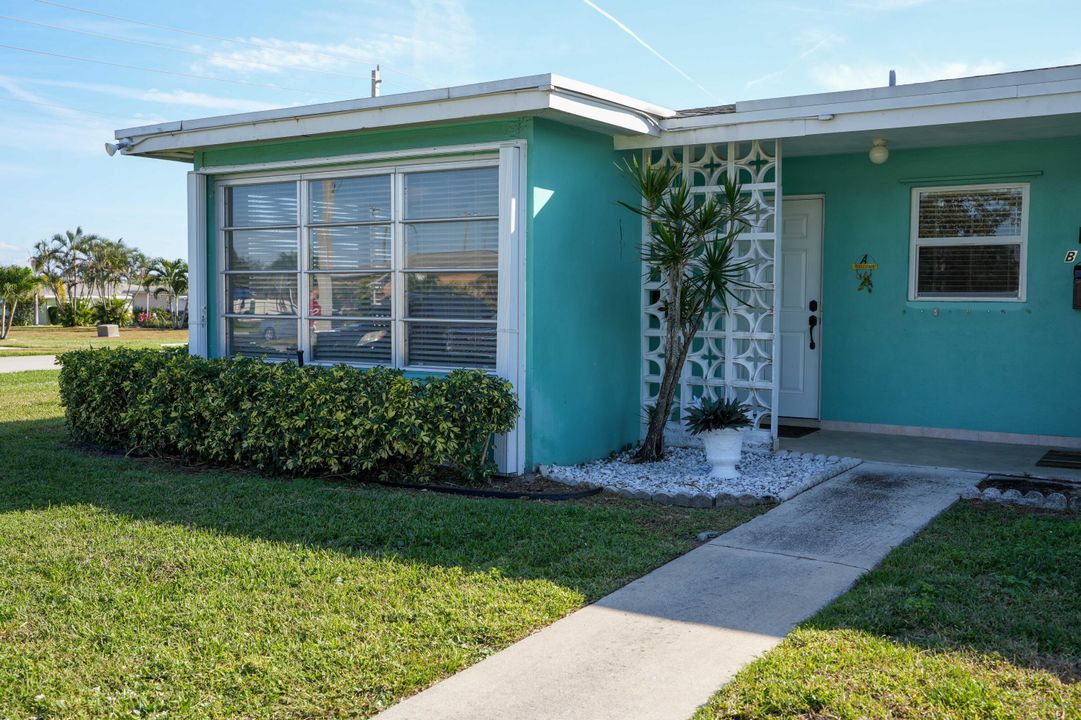 For Sale: $255,000 (2 beds, 2 baths, 1104 Square Feet)