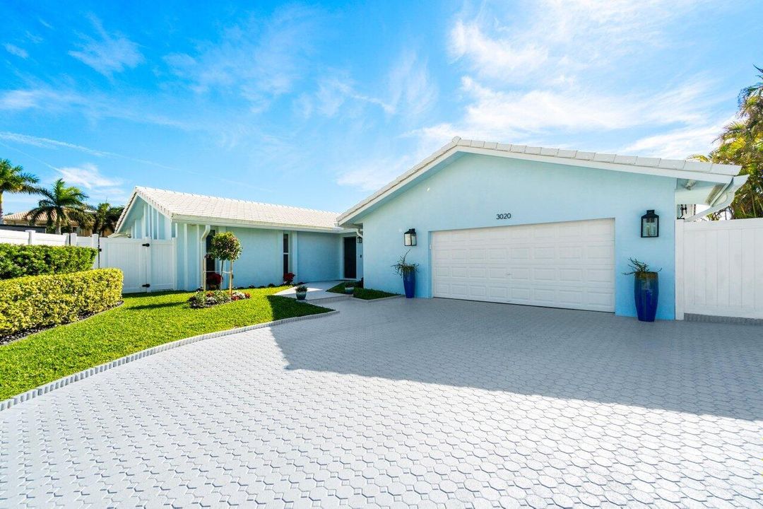 En Venta: $3,695,000 (3 camas, 2 baños, 2359 Pies cuadrados)