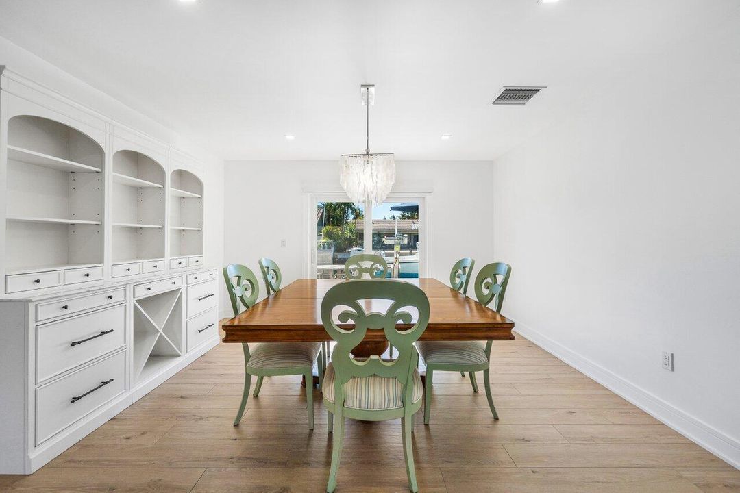 En Venta: $3,695,000 (3 camas, 2 baños, 2359 Pies cuadrados)