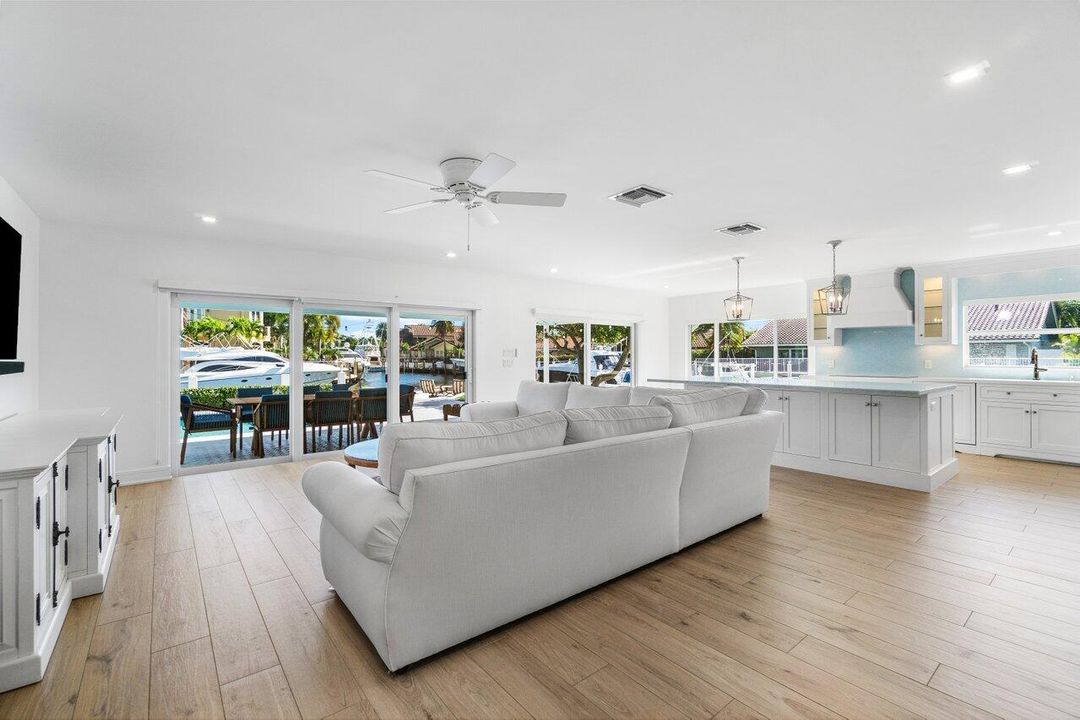 En Venta: $3,695,000 (3 camas, 2 baños, 2359 Pies cuadrados)