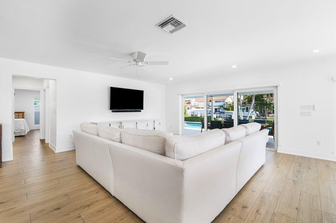 En Venta: $3,695,000 (3 camas, 2 baños, 2359 Pies cuadrados)