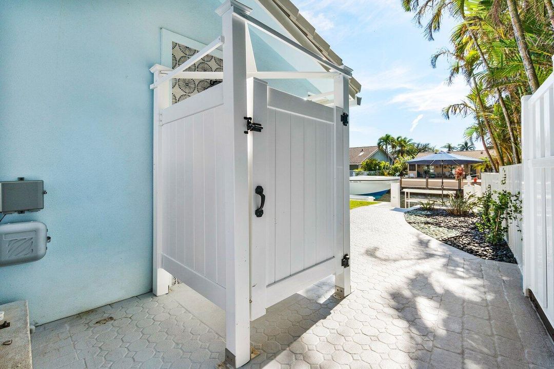 En Venta: $3,695,000 (3 camas, 2 baños, 2359 Pies cuadrados)