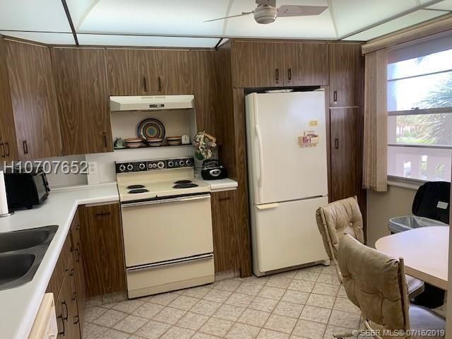 For Sale: $120,000 (2 beds, 2 baths, 1156 Square Feet)