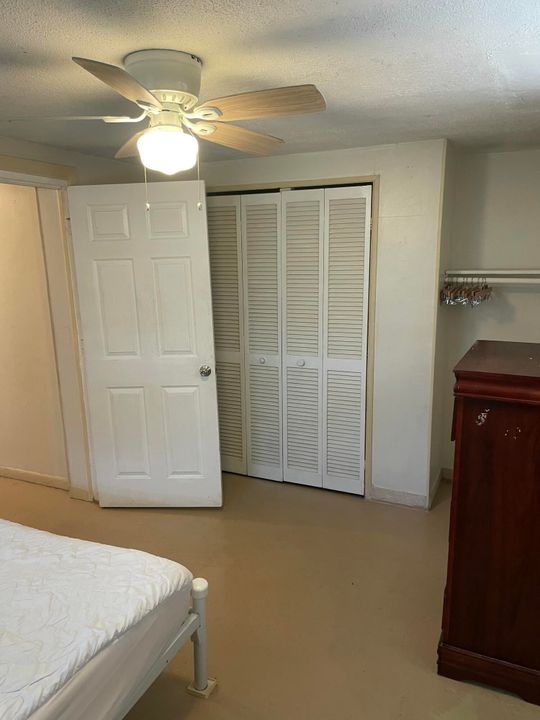 For Rent: $2,200 (3 beds, 1 baths, 1200 Square Feet)