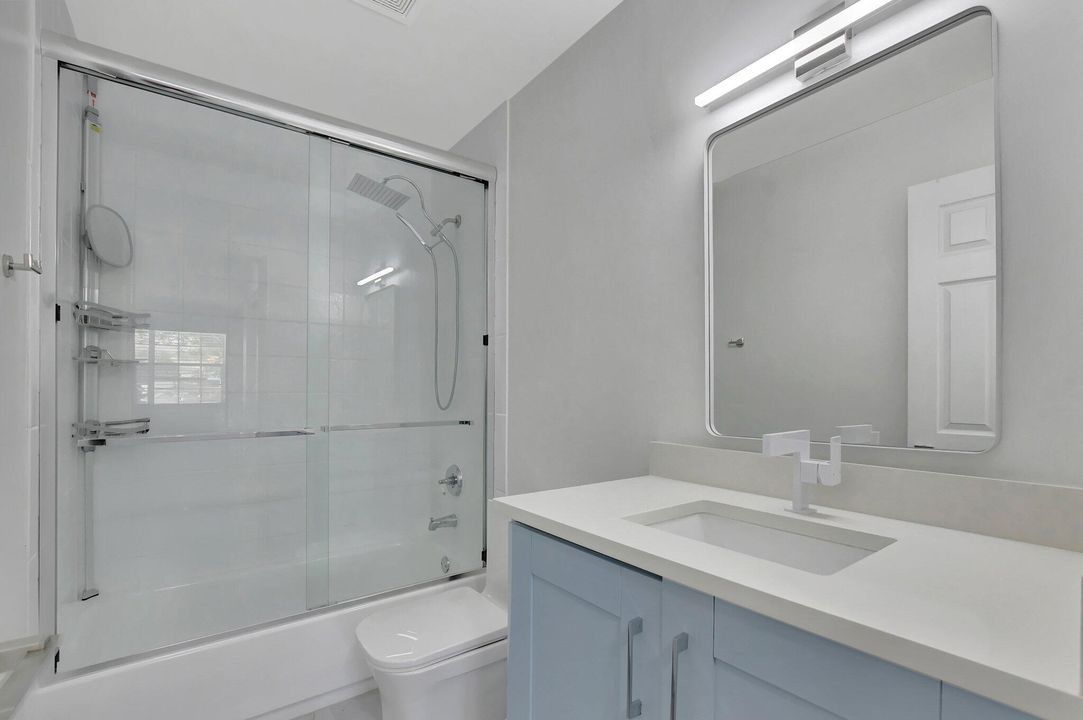 For Sale: $375,000 (2 beds, 2 baths, 997 Square Feet)