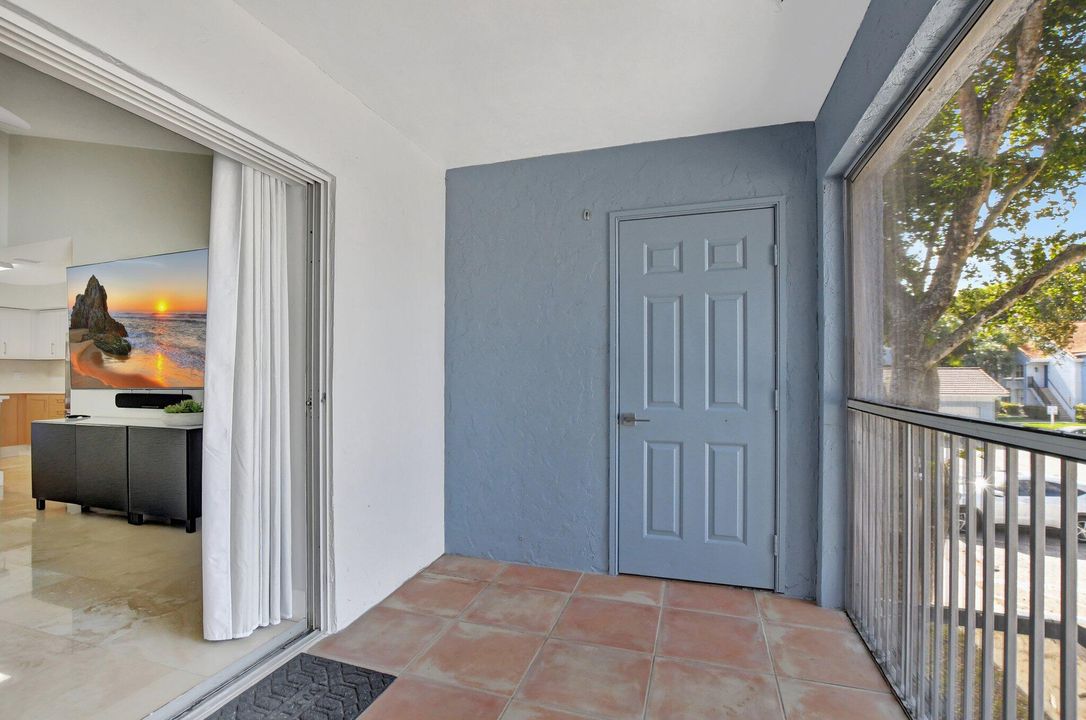 For Sale: $375,000 (2 beds, 2 baths, 997 Square Feet)