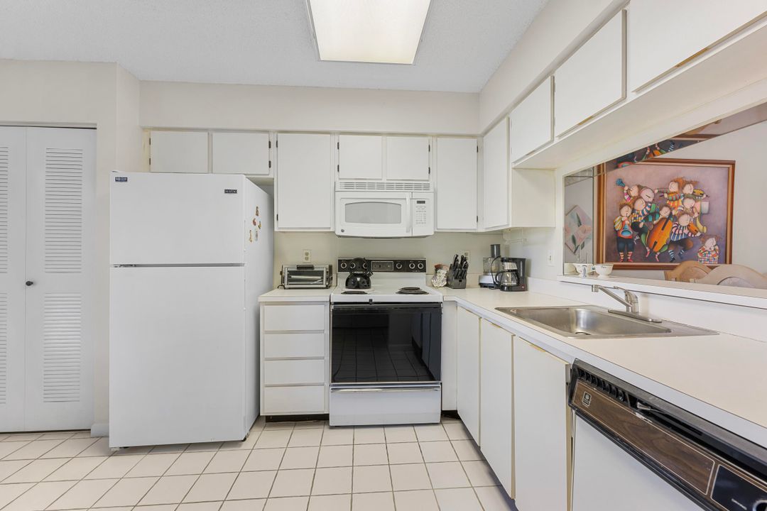 For Sale: $199,000 (2 beds, 2 baths, 1220 Square Feet)