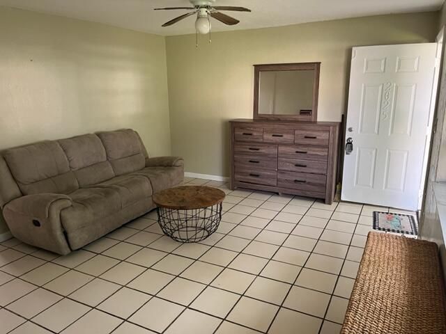 For Rent: $1,400 (1 beds, 1 baths, 600 Square Feet)