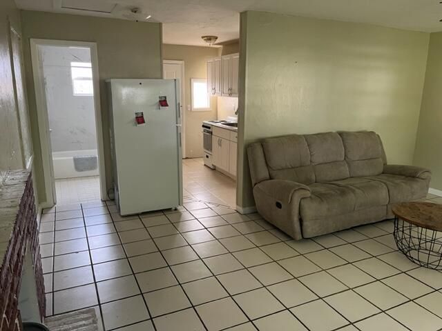 For Rent: $1,400 (1 beds, 1 baths, 600 Square Feet)