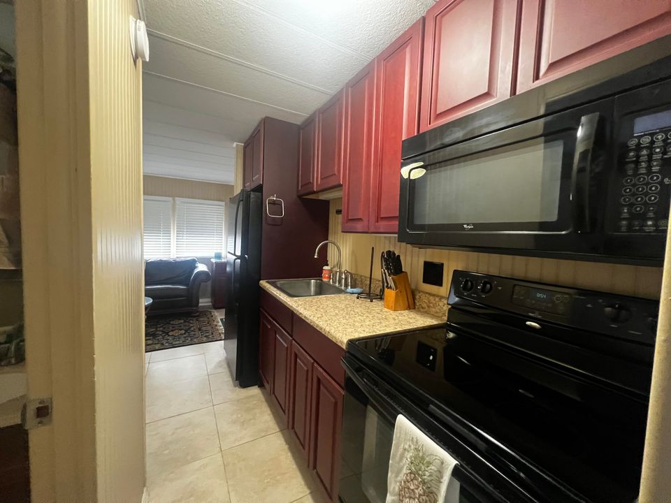 For Sale: $310,000 (1 beds, 1 baths, 336 Square Feet)