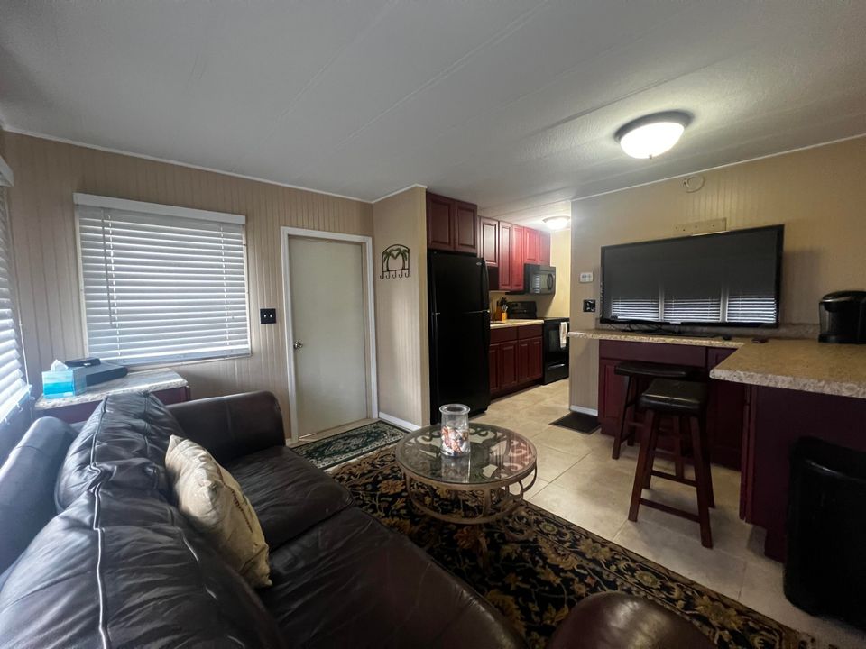 For Sale: $310,000 (1 beds, 1 baths, 336 Square Feet)