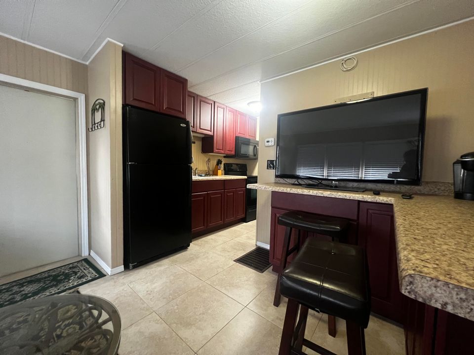 For Sale: $310,000 (1 beds, 1 baths, 336 Square Feet)