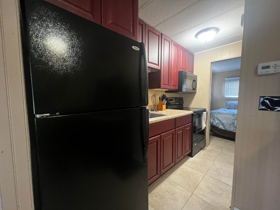 For Sale: $310,000 (1 beds, 1 baths, 336 Square Feet)