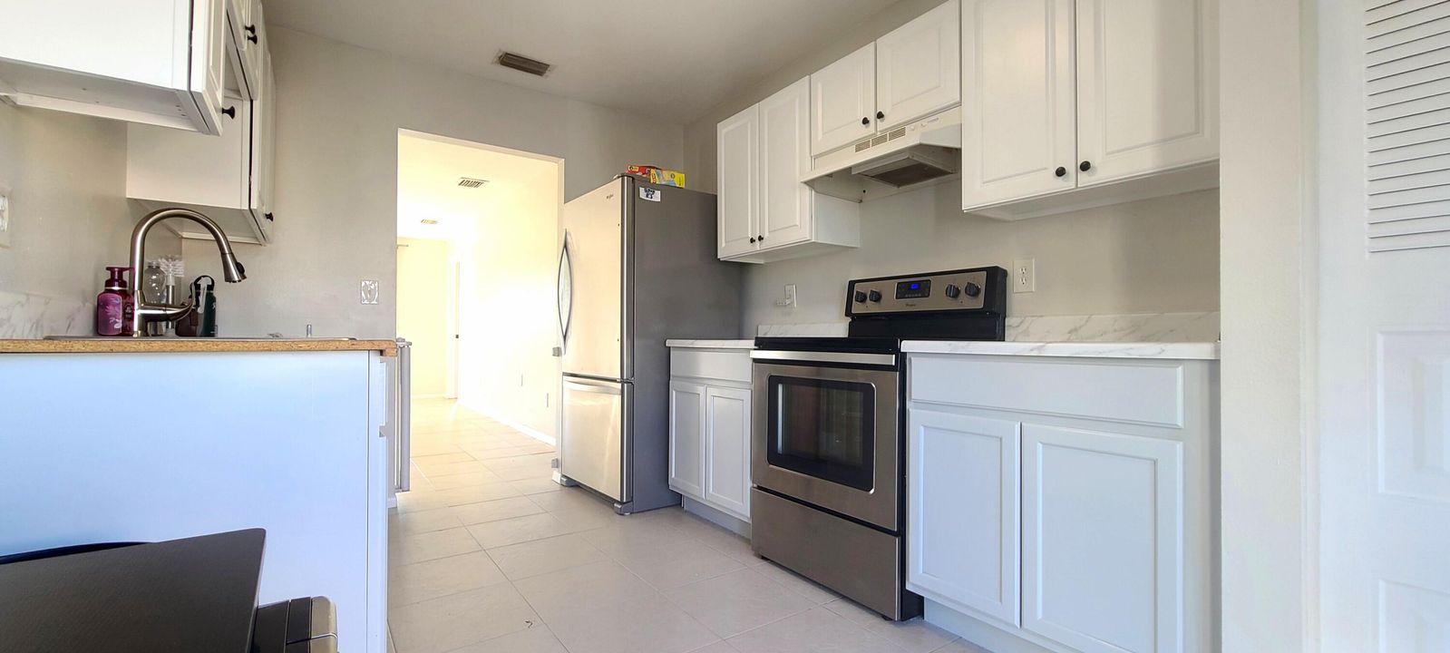 For Rent: $1,800 (2 beds, 1 baths, 908 Square Feet)