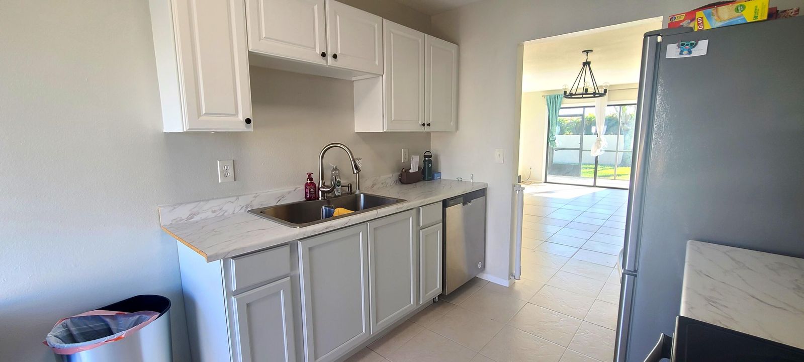 For Rent: $1,800 (2 beds, 1 baths, 908 Square Feet)