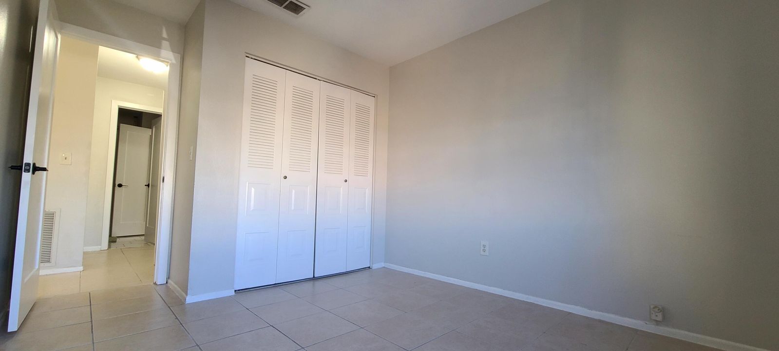 For Rent: $1,800 (2 beds, 1 baths, 908 Square Feet)