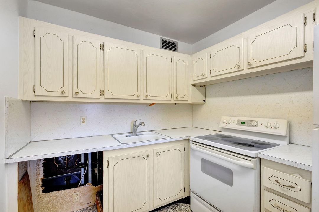 For Sale: $139,000 (2 beds, 1 baths, 651 Square Feet)