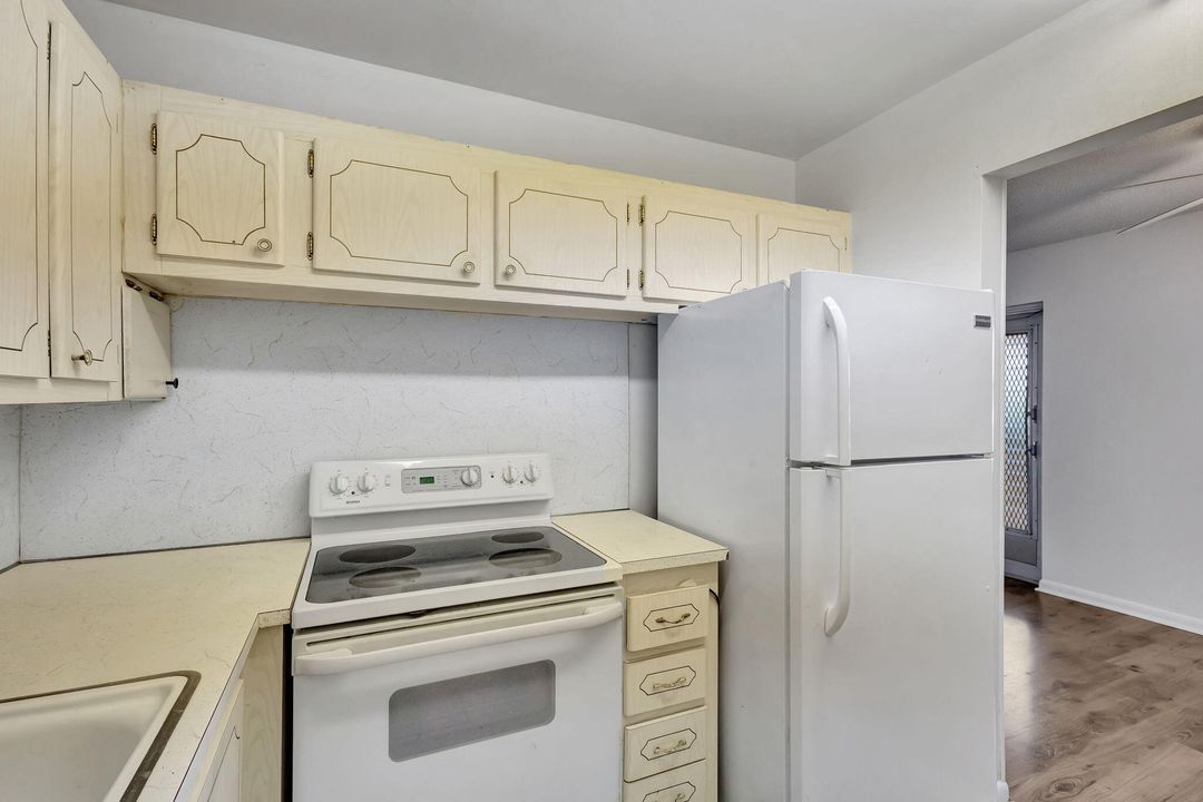 For Sale: $139,000 (2 beds, 1 baths, 651 Square Feet)