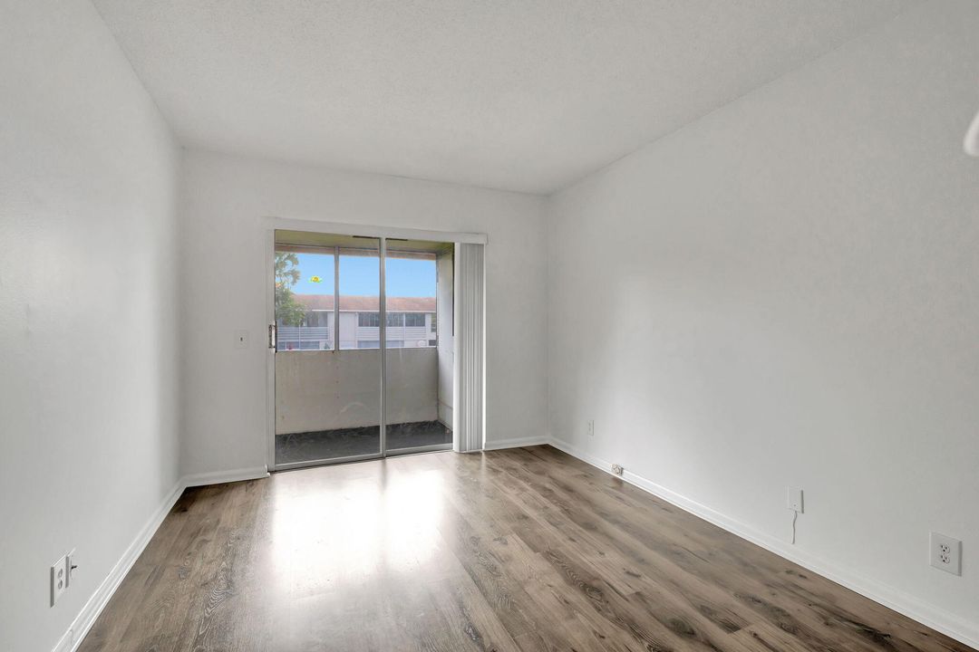 For Sale: $139,000 (2 beds, 1 baths, 651 Square Feet)