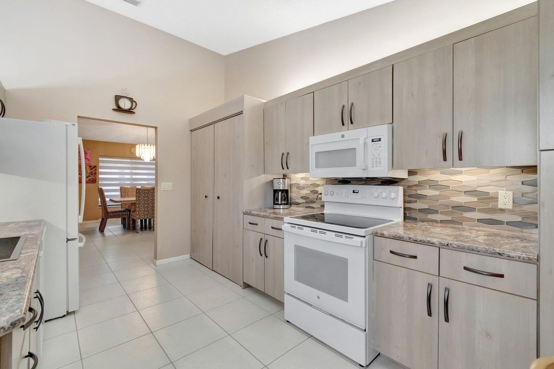 For Sale: $412,000 (3 beds, 2 baths, 1731 Square Feet)