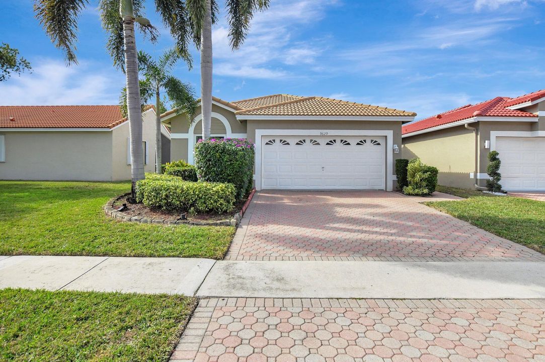 For Sale: $474,900 (3 beds, 2 baths, 1720 Square Feet)