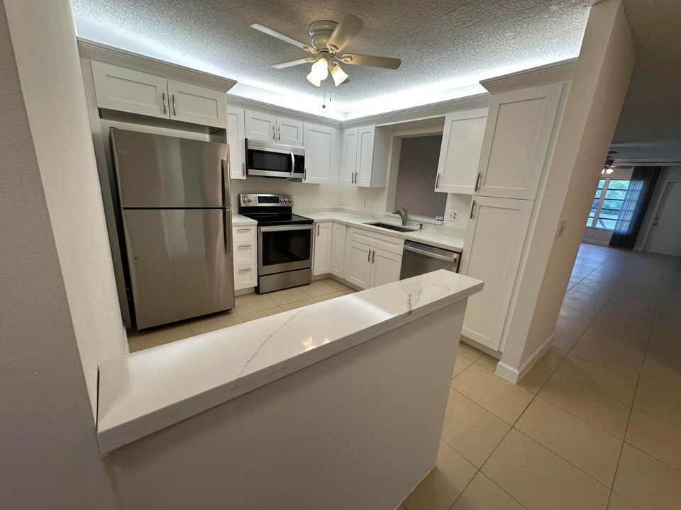 For Rent: $2,800 (2 beds, 2 baths, 1227 Square Feet)