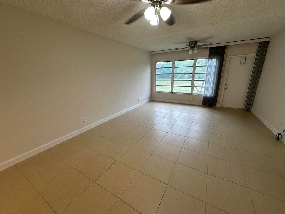 For Rent: $2,800 (2 beds, 2 baths, 1227 Square Feet)