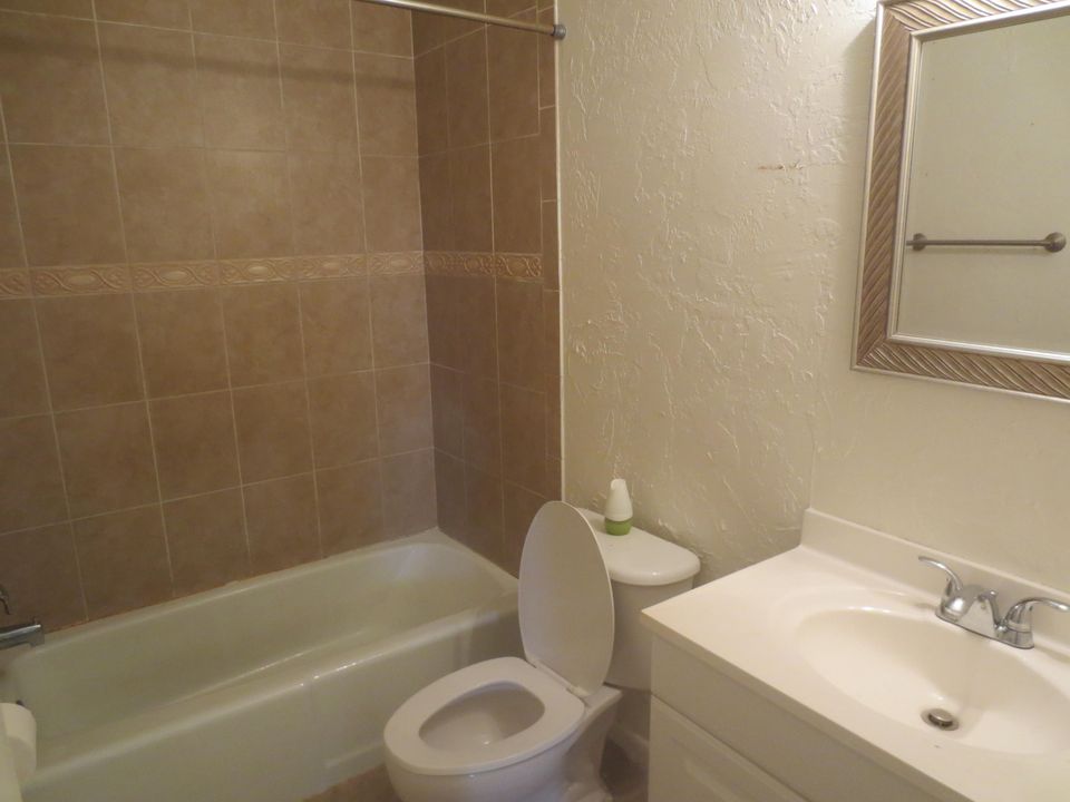 For Rent: $1,650 (1 beds, 1 baths, 1014 Square Feet)