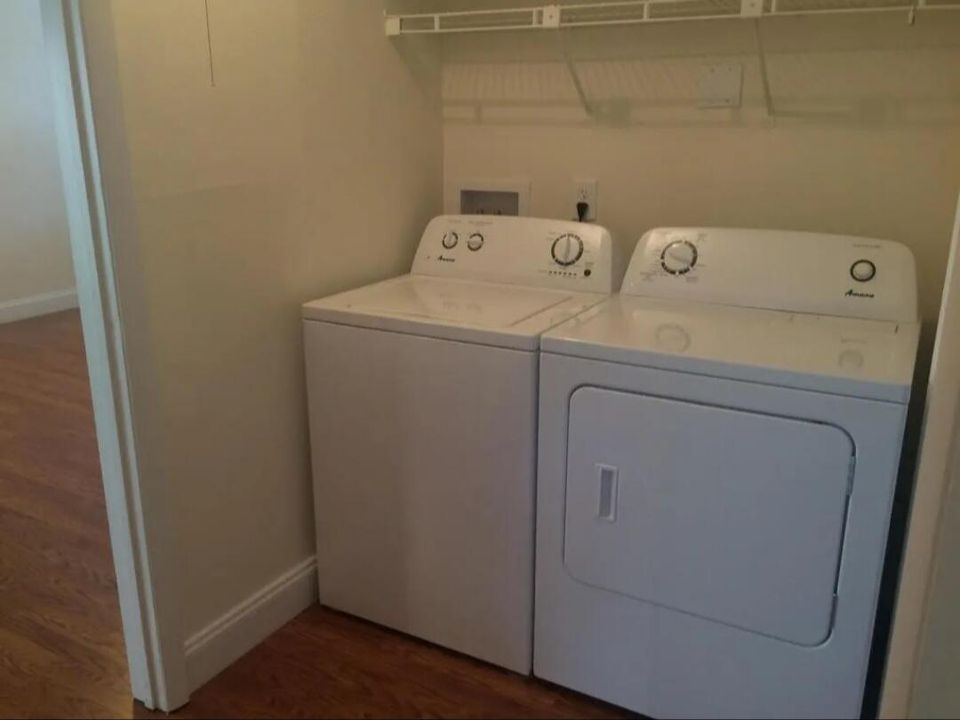 For Rent: $2,500 (2 beds, 2 baths, 990 Square Feet)