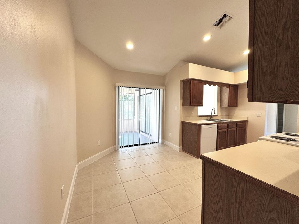 For Rent: $2,250 (3 beds, 2 baths, 1756 Square Feet)