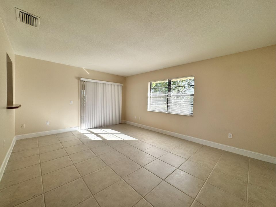 For Rent: $2,250 (3 beds, 2 baths, 1756 Square Feet)