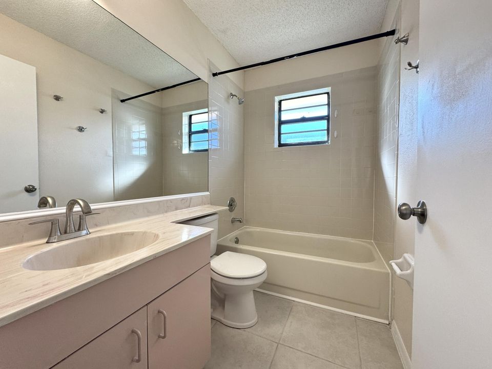 For Rent: $2,250 (3 beds, 2 baths, 1756 Square Feet)