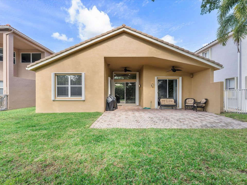 For Sale: $579,900 (3 beds, 2 baths, 1990 Square Feet)