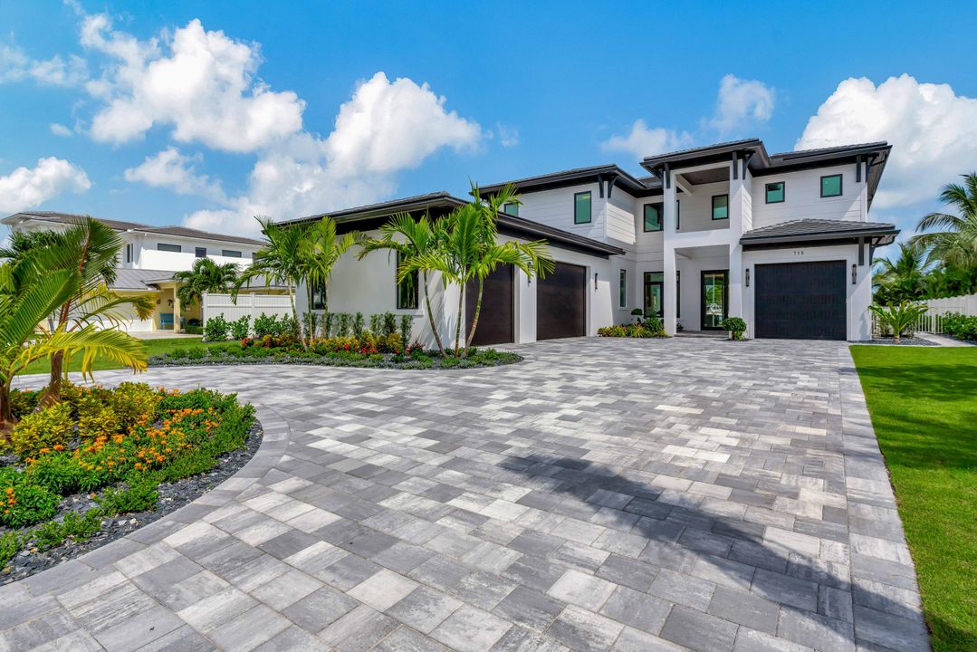 For Sale: $6,850,000 (5 beds, 5 baths, 5557 Square Feet)