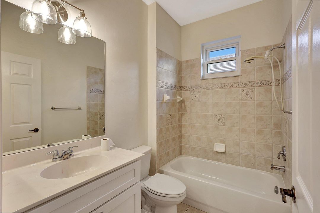 For Sale: $335,000 (2 beds, 2 baths, 1392 Square Feet)