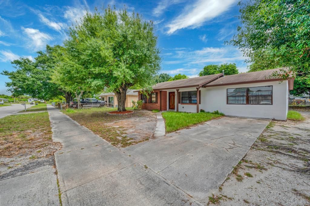 For Sale: $289,900 (3 beds, 1 baths, 1160 Square Feet)