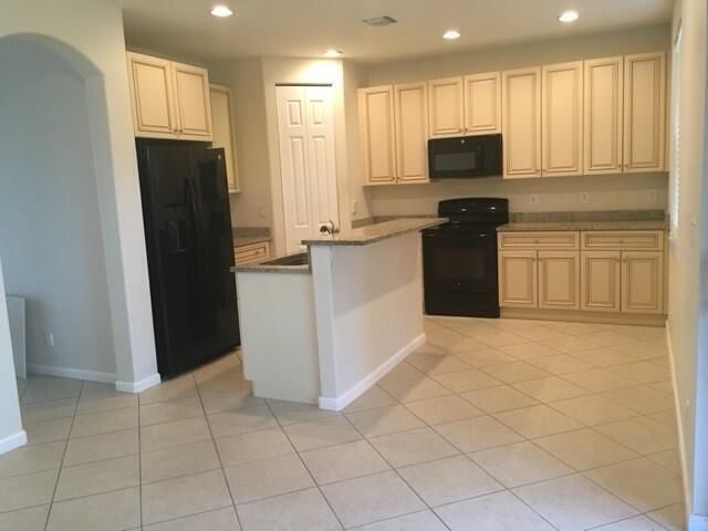 For Rent: $3,200 (3 beds, 2 baths, 1826 Square Feet)