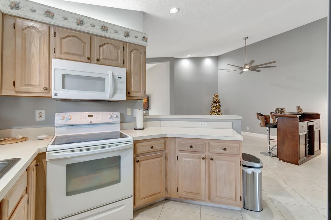 For Sale: $420,000 (2 beds, 2 baths, 1339 Square Feet)