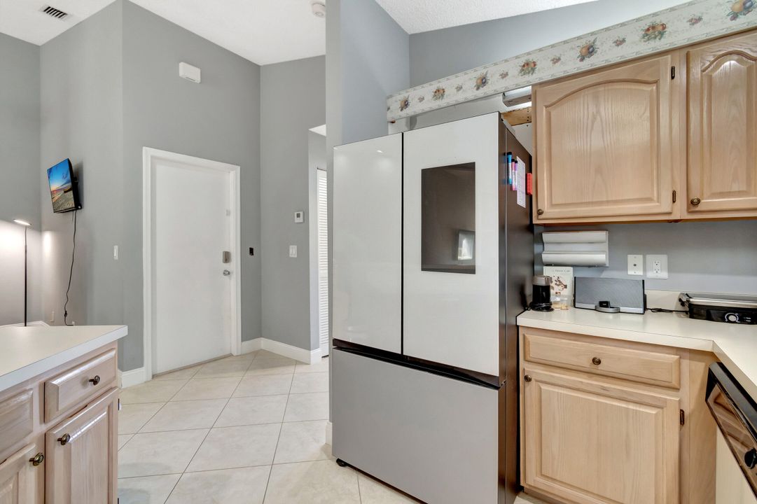 For Sale: $420,000 (2 beds, 2 baths, 1339 Square Feet)