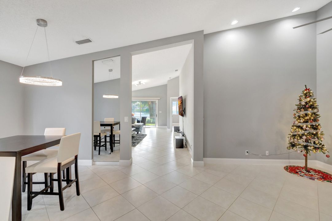 For Sale: $420,000 (2 beds, 2 baths, 1339 Square Feet)