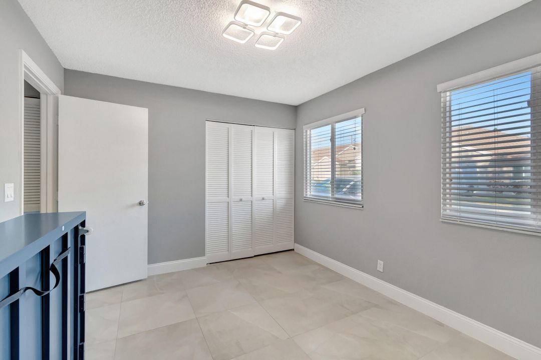 For Sale: $420,000 (2 beds, 2 baths, 1339 Square Feet)