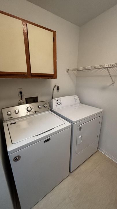 For Rent: $1,600 (1 beds, 1 baths, 813 Square Feet)