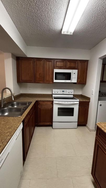 For Rent: $1,600 (1 beds, 1 baths, 813 Square Feet)