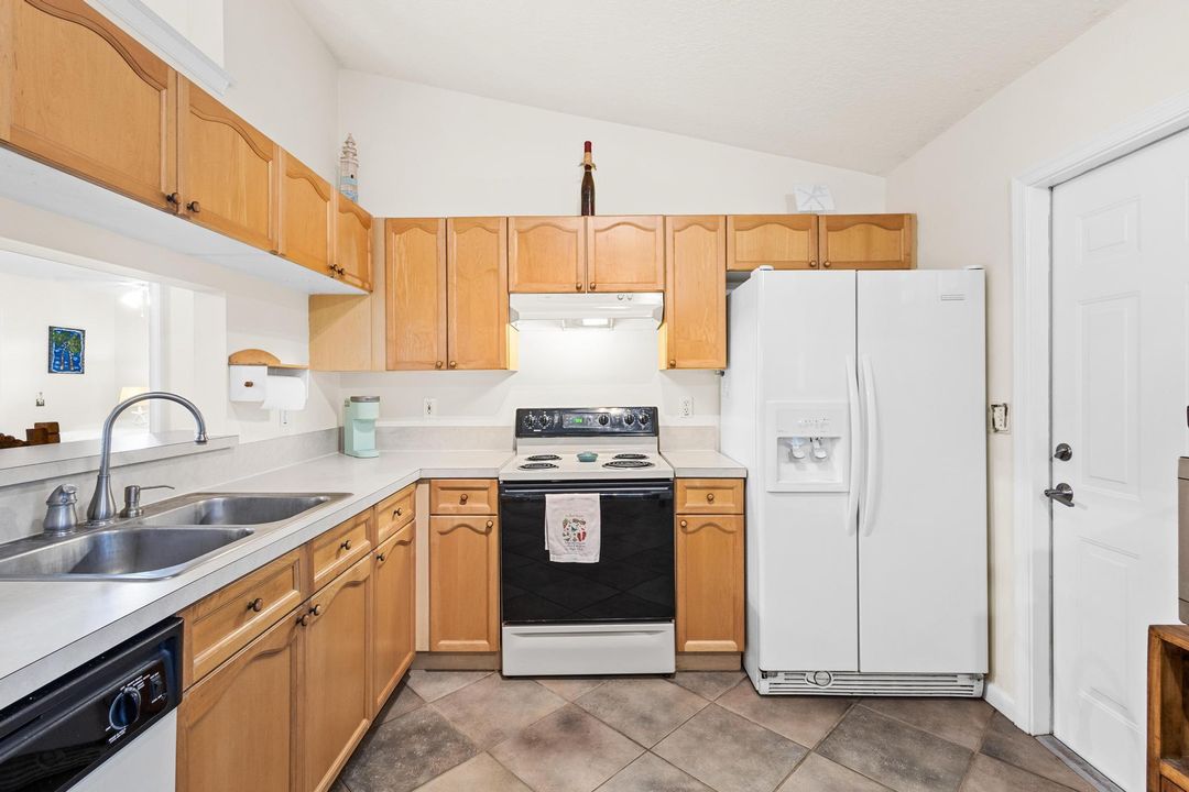 For Sale: $825,000 (4 beds, 2 baths, 1648 Square Feet)